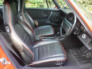 Image 15/23 de Porsche 911 Carrera 4 (1992)