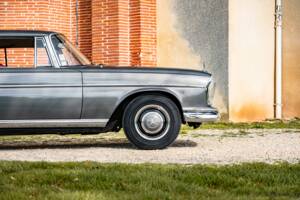 Image 8/86 of Mercedes-Benz 300 SE (1965)