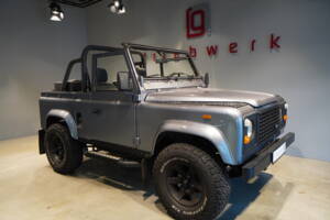 Bild 22/29 von Land Rover 90 (1988)