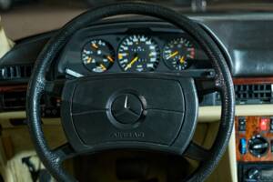 Bild 33/43 von Mercedes-Benz 380 SE (1984)