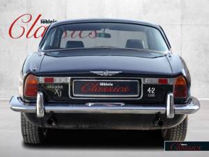 Image 5/24 de Jaguar XJ 6 4.2 (1969)