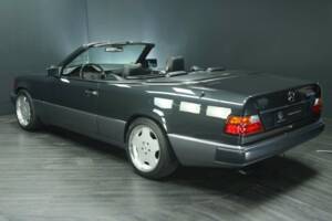 Bild 4/50 von Mercedes-Benz 300 CE-24 3.4 AMG (1993)