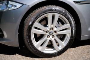 Image 23/50 of Jaguar XJ 5.0 (2012)