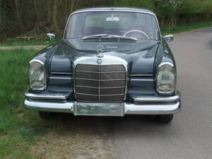 Image 4/31 of Mercedes-Benz 220 SE b (1963)