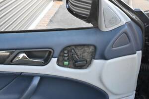 Image 25/50 of Mercedes-Benz CLK 230 Kompressor (2002)