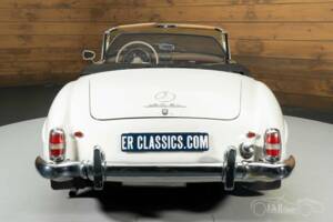 Afbeelding 17/19 van Mercedes-Benz 190 SL (1960)