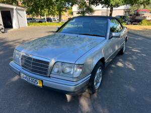 Obraz 33/61 pojazdu Mercedes-Benz E 220 (1996)