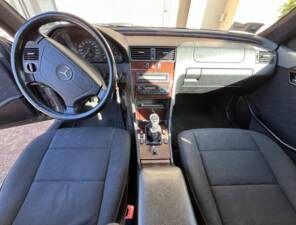Image 8/11 of Mercedes-Benz C 220 Diesel (1995)