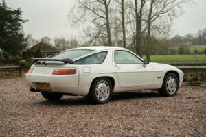 Image 17/50 of Porsche 928 S4 (1990)