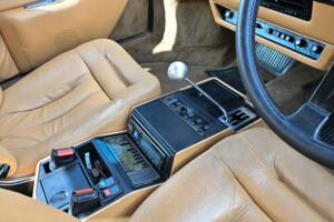 Image 45/50 of Ferrari Mondial 8 (1981)