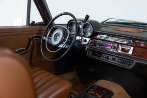 Image 13/26 of Mercedes-Benz 280 SE 4,5 (1972)