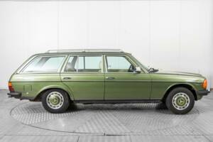 Afbeelding 10/50 van Mercedes-Benz 200 T (1982)