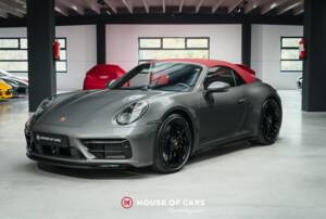 Image 2/25 of Porsche 911 Carrera 4 GTS (2022)