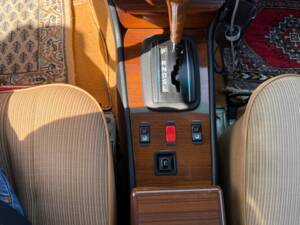 Bild 8/18 von Mercedes-Benz 200 (1983)