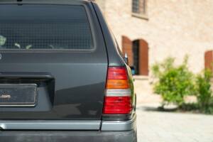 Immagine 15/44 di Mercedes-Benz 200 TE (1992)