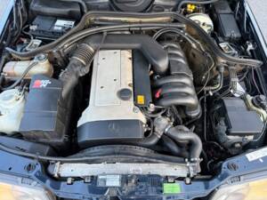 Image 21/24 of Mercedes-Benz E 320 T (1996)