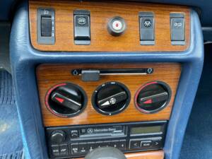 Image 35/49 of Mercedes-Benz 230 C (1980)