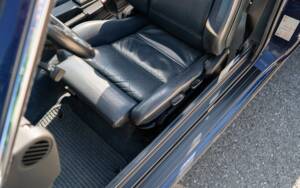 Immagine 17/35 di BMW 320i (1988)