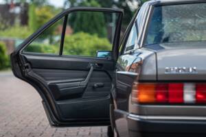 Immagine 45/73 di Mercedes-Benz 190 D 2.5 (1990)
