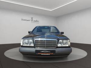 Imagen 4/24 de Mercedes-Benz E 220 (1993)