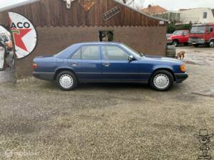 Bild 7/50 von Mercedes-Benz 300 E (1986)
