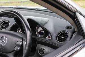 Image 35/40 of Mercedes-Benz SL 55 AMG (2002)