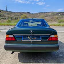Bild 6/37 von Mercedes-Benz 200 E (1989)