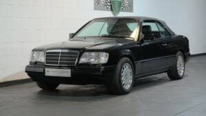 Image 16/30 de Mercedes-Benz E 220 (1995)