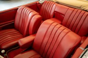 Image 21/37 of Mercedes-Benz 250 SE (1966)