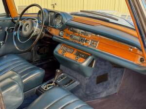 Bild 32/50 von Mercedes-Benz 280 SE 3,5 (1971)