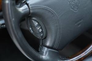 Image 34/50 de Jaguar XJ 8 Executive (1997)