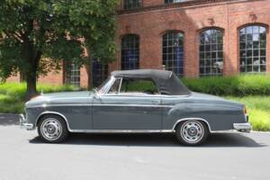 Immagine 4/17 di Mercedes-Benz 220 SE Cabriolet (1960)