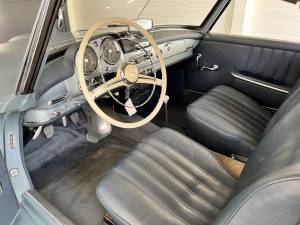 Image 13/20 of Mercedes-Benz 190 SL (1957)