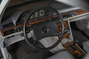 Image 22/50 of Mercedes-Benz 500 SEL (1988)