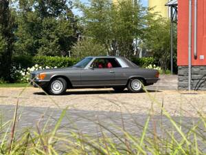 Image 3/43 de Mercedes-Benz 350 SLC (1974)