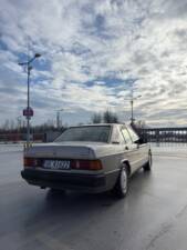 Immagine 9/39 di Mercedes-Benz 190 E 2.6 (1990)