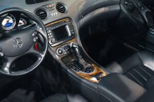 Image 25/31 of Mercedes-Benz SL 55 AMG (2003)