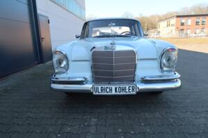 Image 2/50 of Mercedes-Benz 220 b (1965)