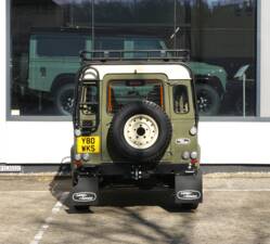 Bild 8/32 von Land Rover Defender 90 Works V8 (2014)