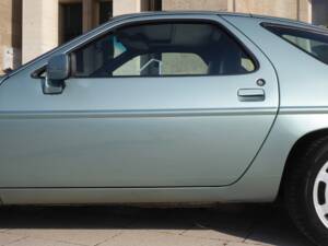 Afbeelding 4/67 van Porsche 928 S (1985)