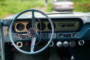 Original - leichte Patina. Neue Zusatzinstrumente.