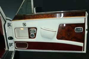 Image 30/50 of Rolls-Royce Corniche III (1991)