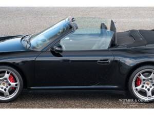 Bild 17/29 von Porsche 911 Carrera 4S (2006)