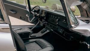 Bild 75/81 von Jaguar E-Type V12 (2+2) (1971)