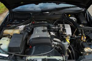 Image 48/63 of Mercedes-Benz 220 E (1993)