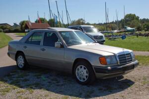 Image 6/34 of Mercedes-Benz 230 E (1992)