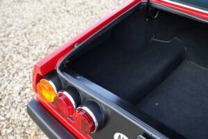 Image 31/50 de Ferrari 365 GT4 2+2 (1974)