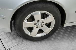 Bild 23/50 von Mercedes-Benz E 200 Kompressor T (2003)