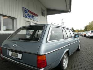 Image 20/21 of Mercedes-Benz 280 TE (1984)