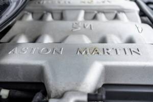 Afbeelding 50/50 van Aston Martin V12 Vanquish S (2007)